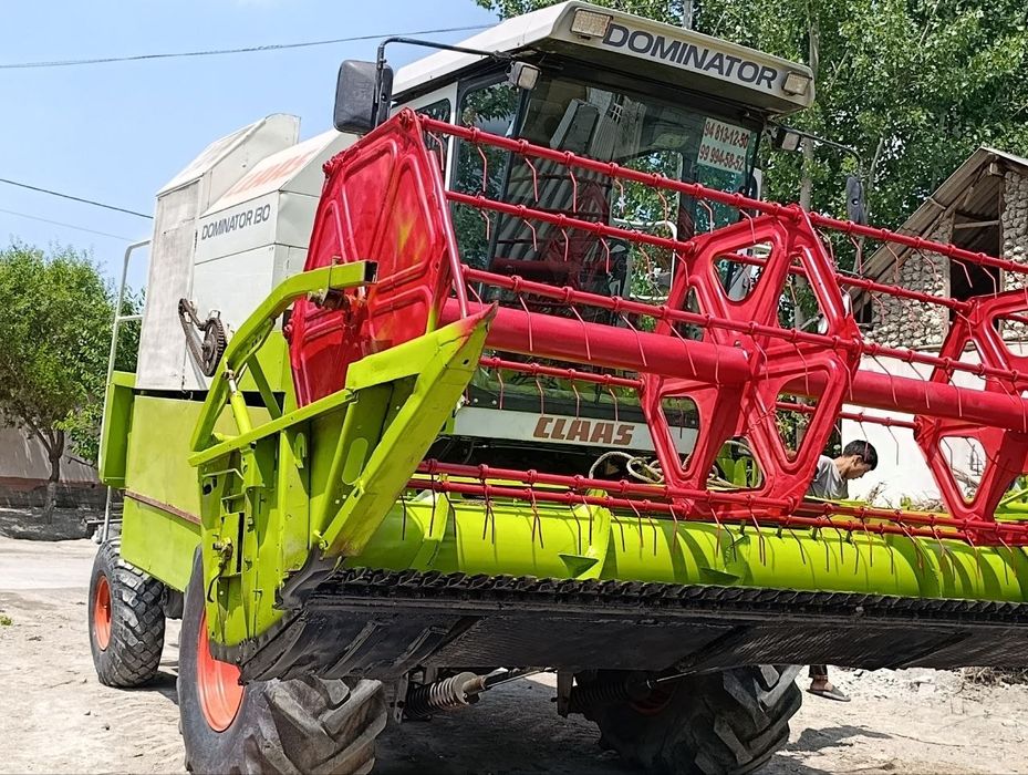 Claas Dominator 130