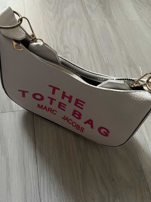 Дамска маркова чантичка