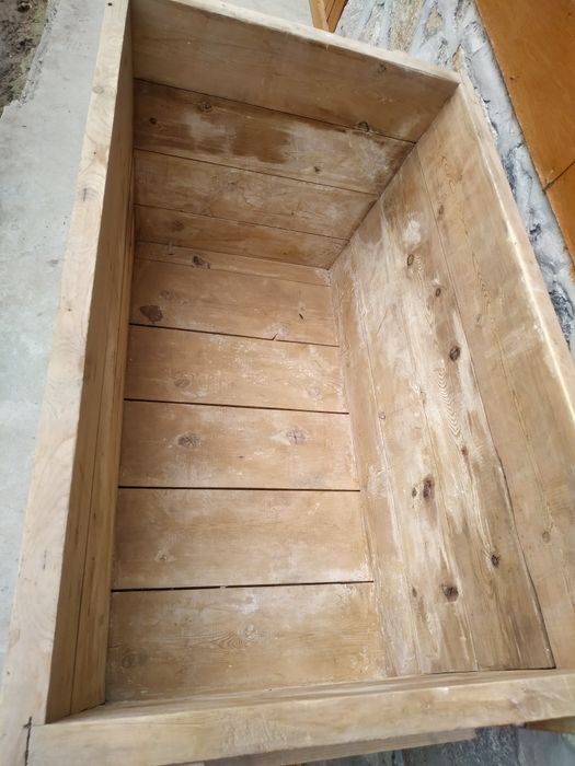 Nonga va hamr qorish uchun , katta yashik sotiladi