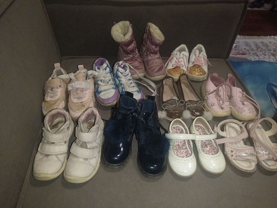 Отдам даром обувь для девочки