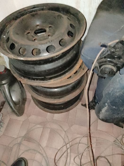 Диски на 15 Фольксваген Ауди 5 дырые