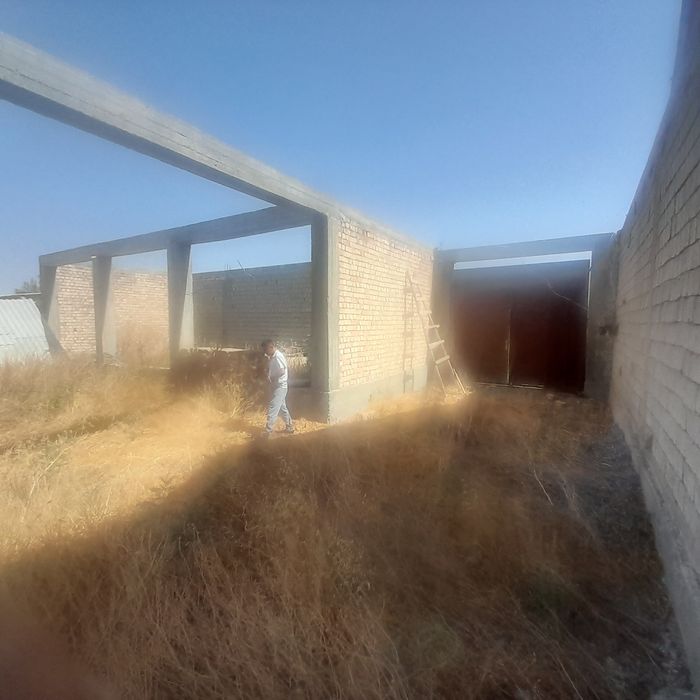 Pishiq gistli 5 xonali bitmagan uy sotiladi