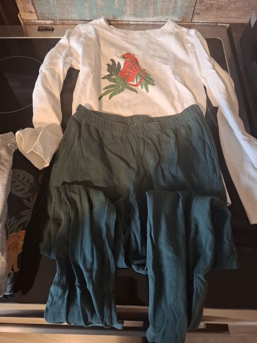 Продавам детски пижамки