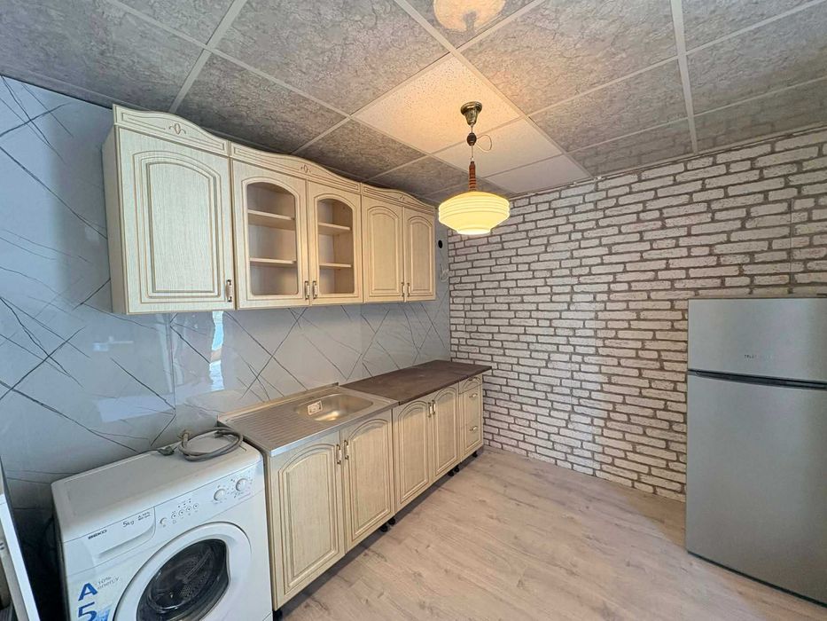 Продавам тристаен тухлен апартамент в кв. Калето, с гараж