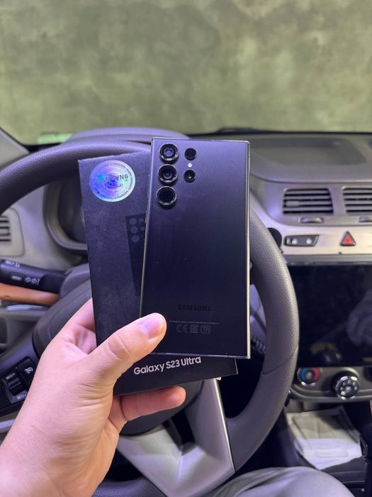 Samsung S23 Ultra Ekranda hol bor kichkina