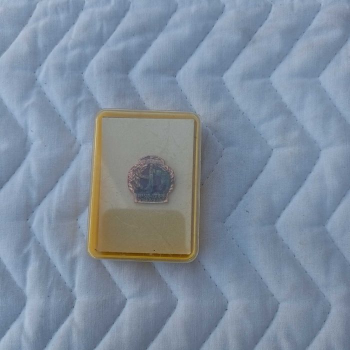 Insigna de onoare pentru merite în învățământul militar socialist. RDG