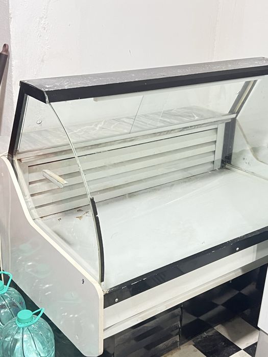 Ветрина холеднлмк сотилади