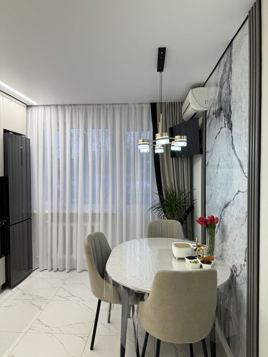 Стол и 6 стульев за 150000