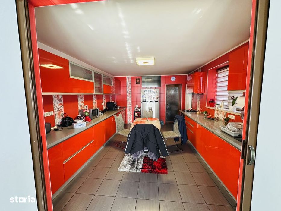 Vila superba, padure Rosu, 1000 mp teren, 310 mp construiti, Chiajna