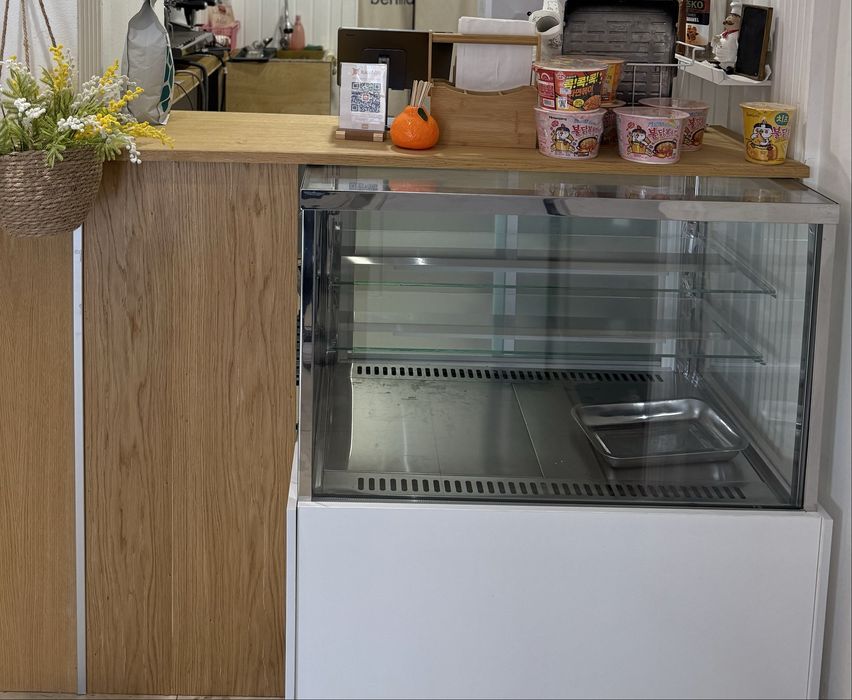 Кондитерский витринный холодильник