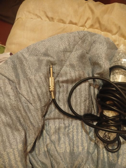 Продам микрофон проводной