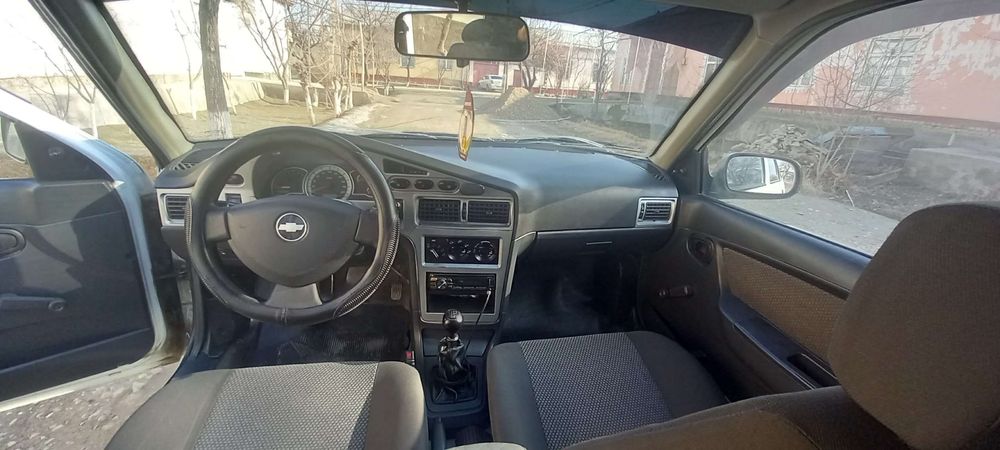 Neksi 2 rangi oq 1.6 xolati zur