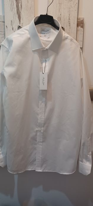 Бяла  мъжка  риза