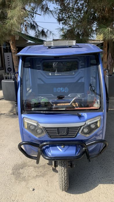 Муравей с кабинкой. Мотороллер. Скутер(Bodo)