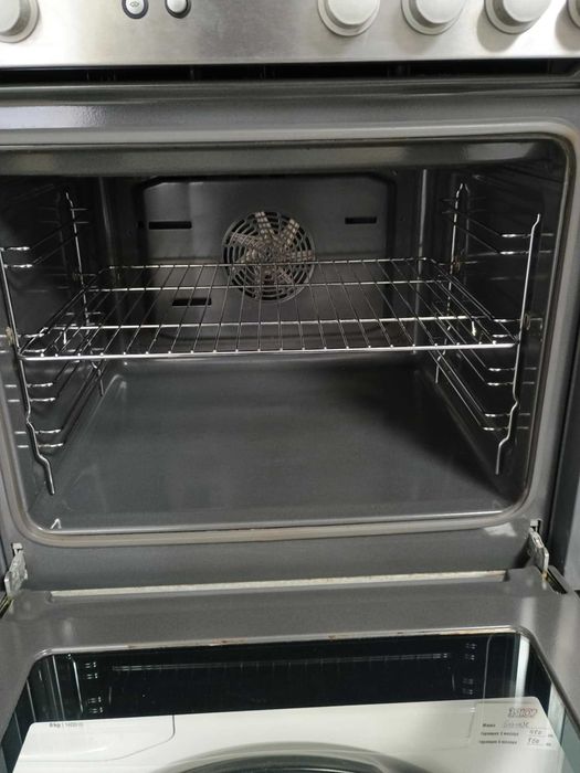 Koмплект Фурна за вграждане с котлони 4 зони Constructa 66 л