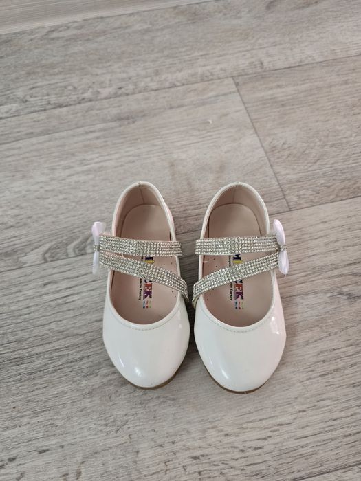 Туфельки в отличном состоянии 23размер