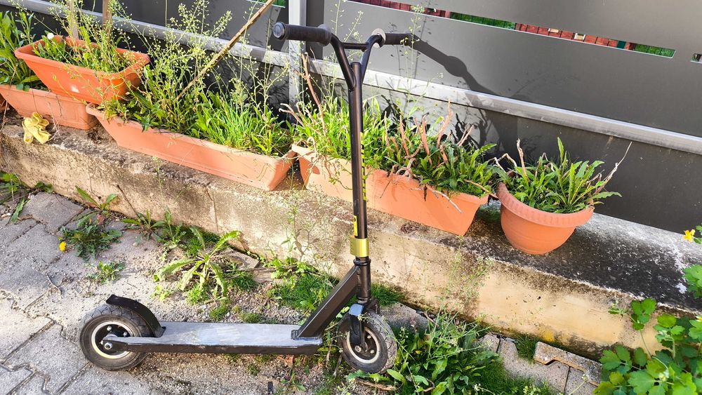 Trotineta cu roti gonflabile Arcore