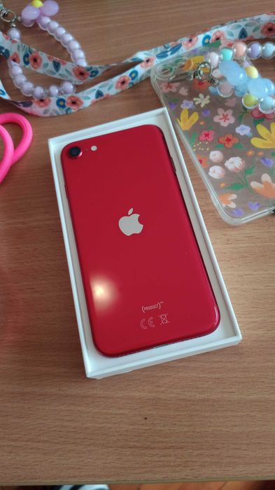 iPhone SE 2020 red