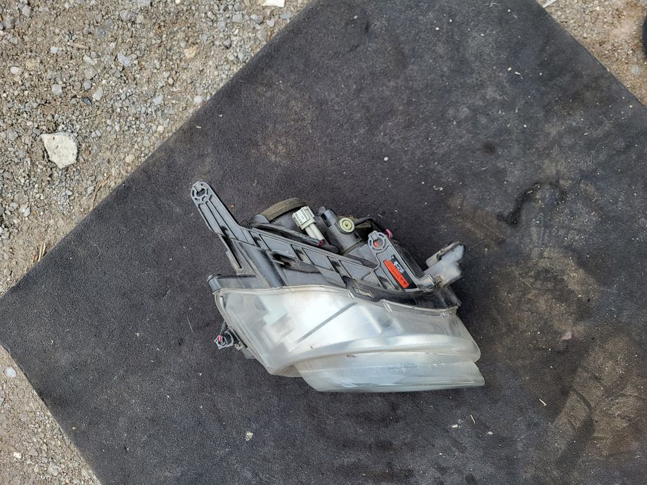 Десен ксенонов фар за Нисан Джук 2016г