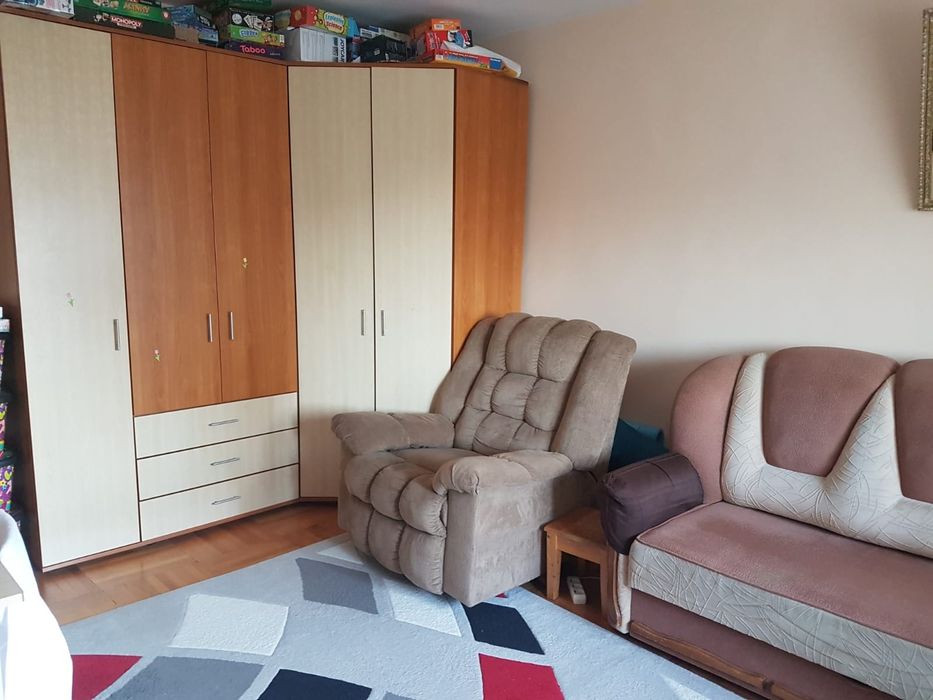 Închiriez apartament