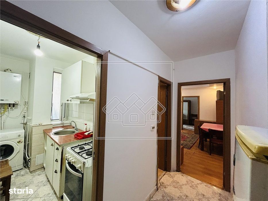 Ap cu 2 camere, balcon - Zona Cedonia