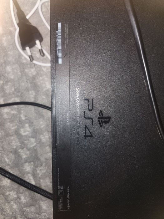 Playstation 4 , 2ta jostik,  pes disk