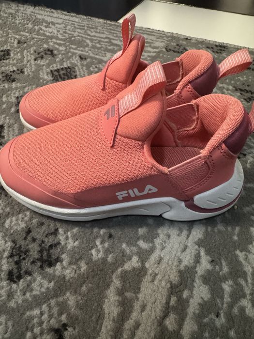 Vând adidași fetițe Fila!