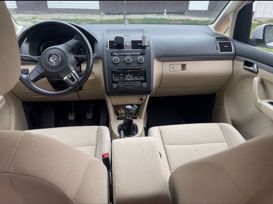 VOLKSWAGEN Touran 0 — imagine 5
