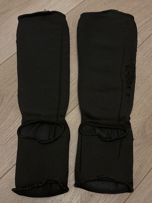 Mănuși de box Armura 10 OZ + feșe de box  2.5m Armura + tibiere Armura
