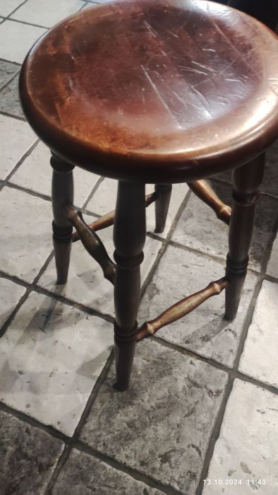 Барные стулья деревянные.