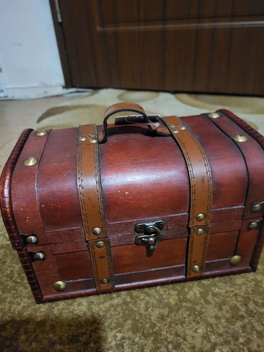 Vand doua cutii de bijuterii rustice noi