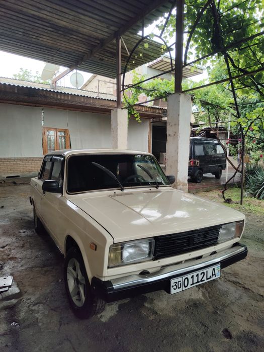 Vaz 2105 sotiladi