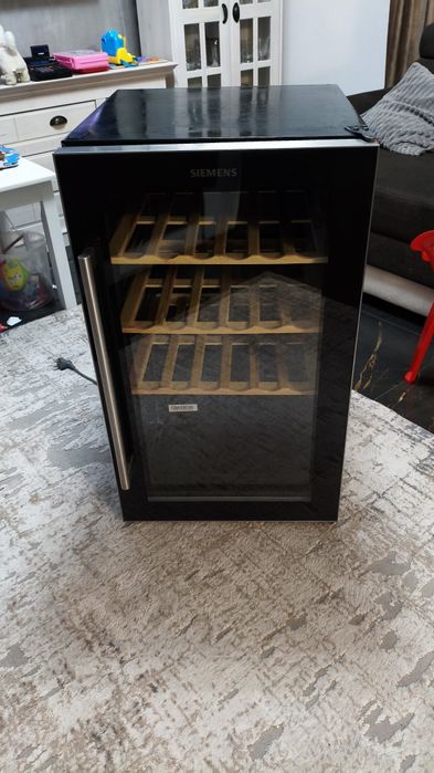 Frigider racitor vinuri Siemens