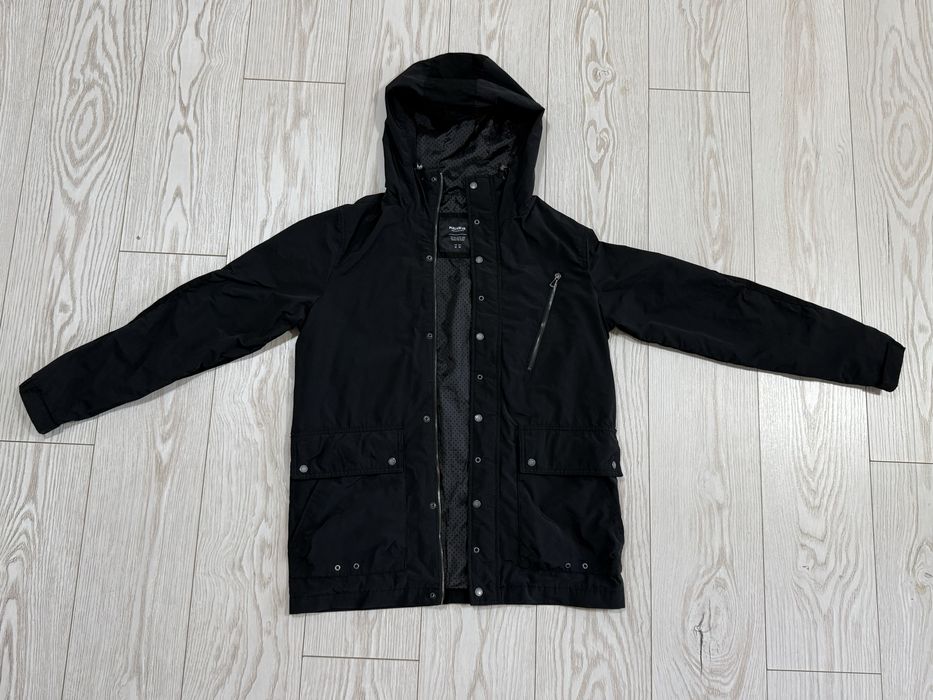 Куртка Pull & Bear с капюшоном.