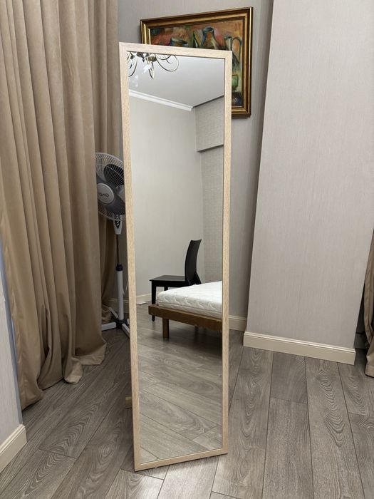 Срочно продам зеркало напольное IKEA