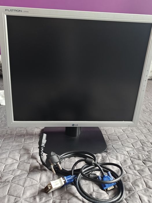 Компютър+монитор+принтер/скенер+бюро+клавиатура