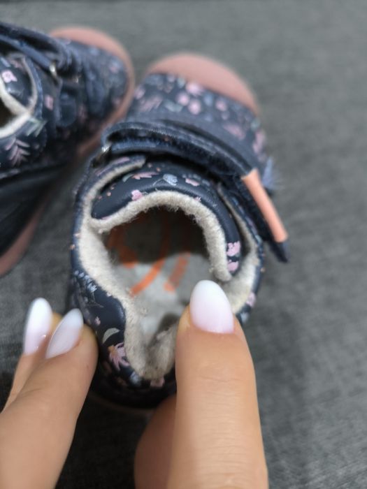 Sneakers biomecanics mărimea 21 imblanite cu lână, perfect pt toamna iarna