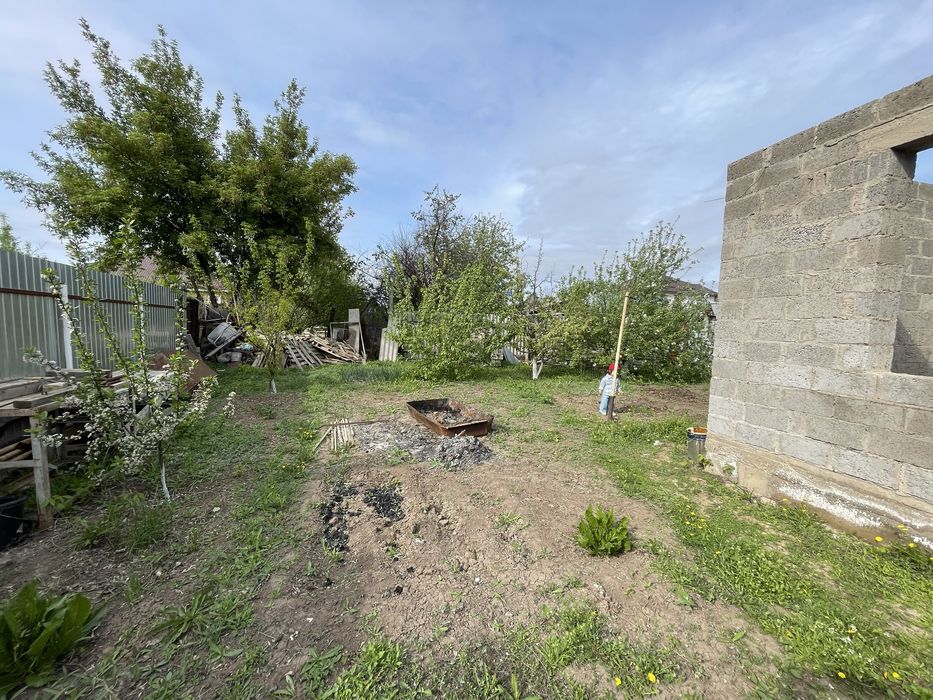 Продам 7 соток в городе — дом + недострой под ваши идеи