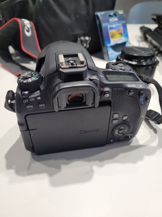 Canon 77d с обективи и подаръци