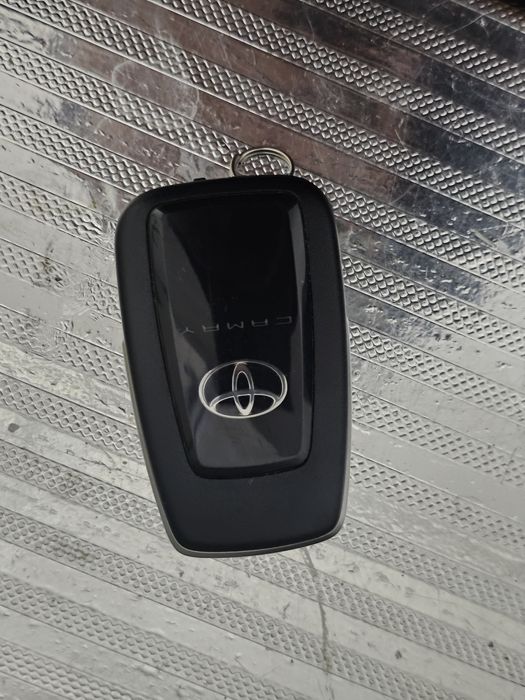 Продам ключ от тойота камри 70