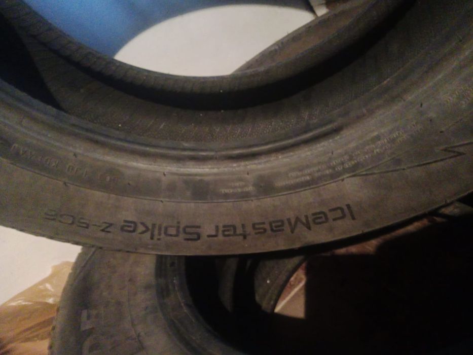 Продам зимние шины с шипами