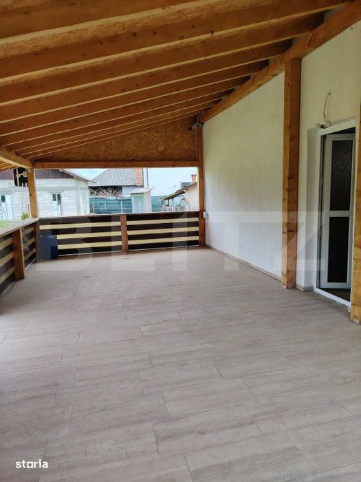 Casa de vanzare, cu 6 camere, 288 mp, zona Voinesti