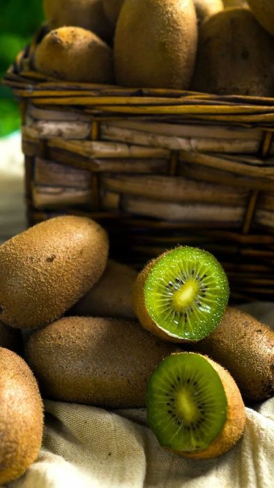 Pomi Fructiferi Exotici (Kiwi )