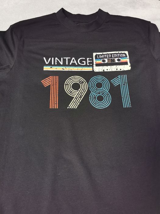 Tricouri aniversare cu orice text