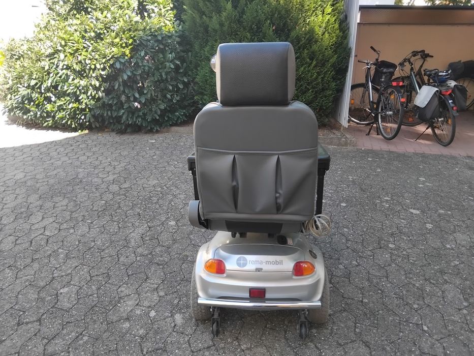 Електрически и валиден скутер Триколка ( трудно подвижни хора )