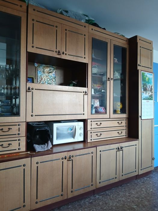 Продам стенку в гастиную