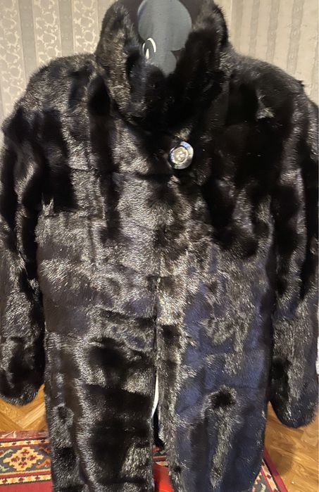 Продам шубу норковую, производство Италия. В отличном состоянии.