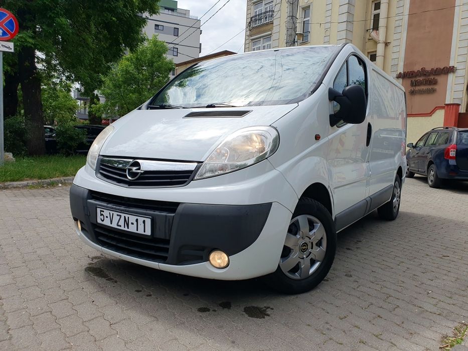 Opel Vivaro 2.0cdti 114cp  2013 euro 5