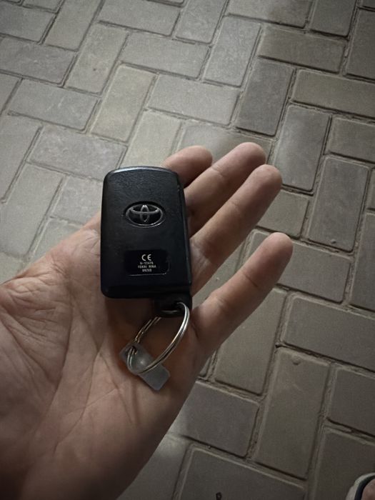 Продам ключ от камри 50/55
