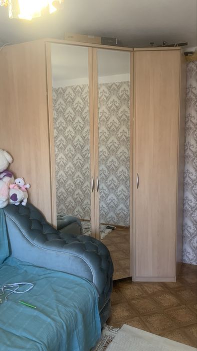 Шкаф угловой с зеркалом